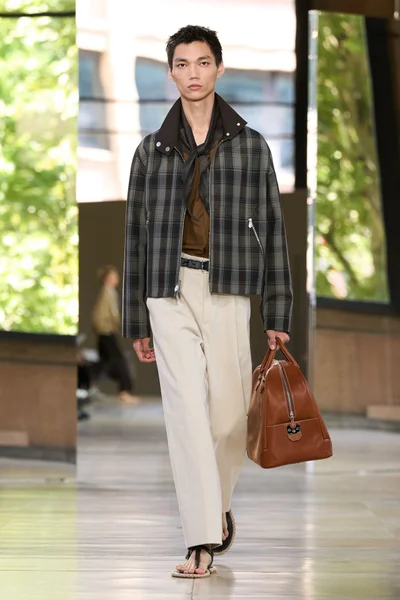 Look 13